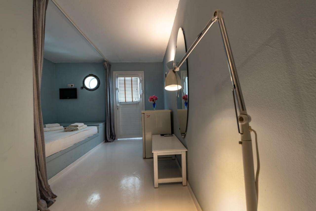 Kymothoi Rooms & Pool Bar Gavrio Exterior photo